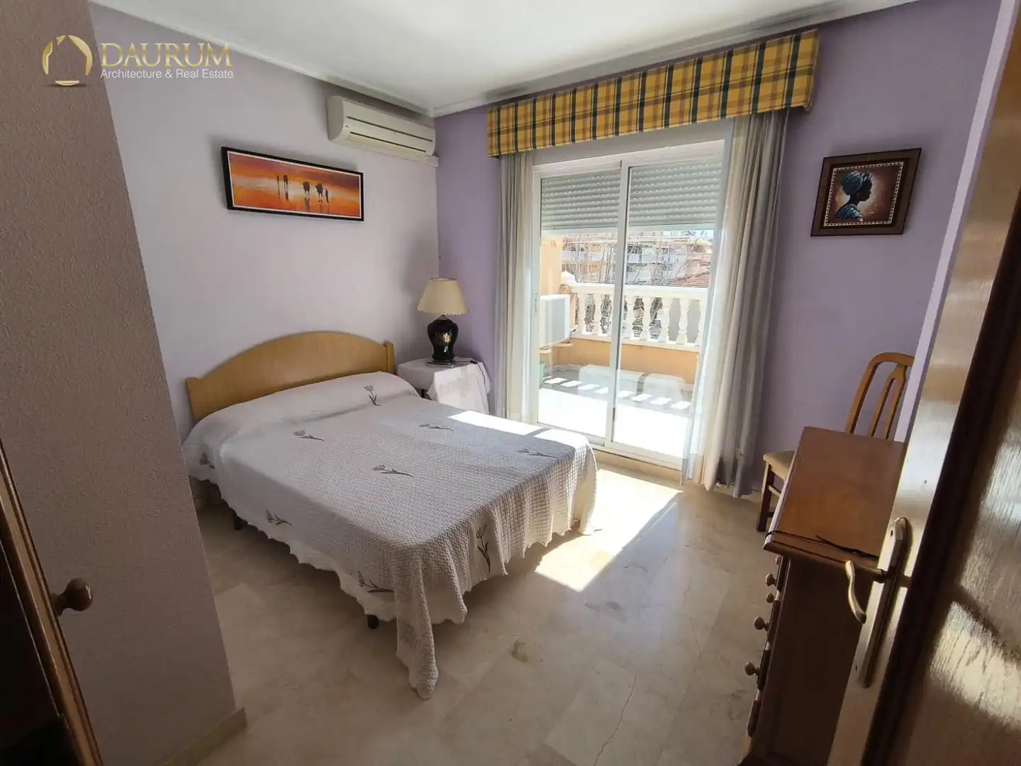 Schlafzimmer von Einfamilien-Reihenhaus zum Verkauf in Santa Pola mit Klimaanlage, Heizung und Privatgarten