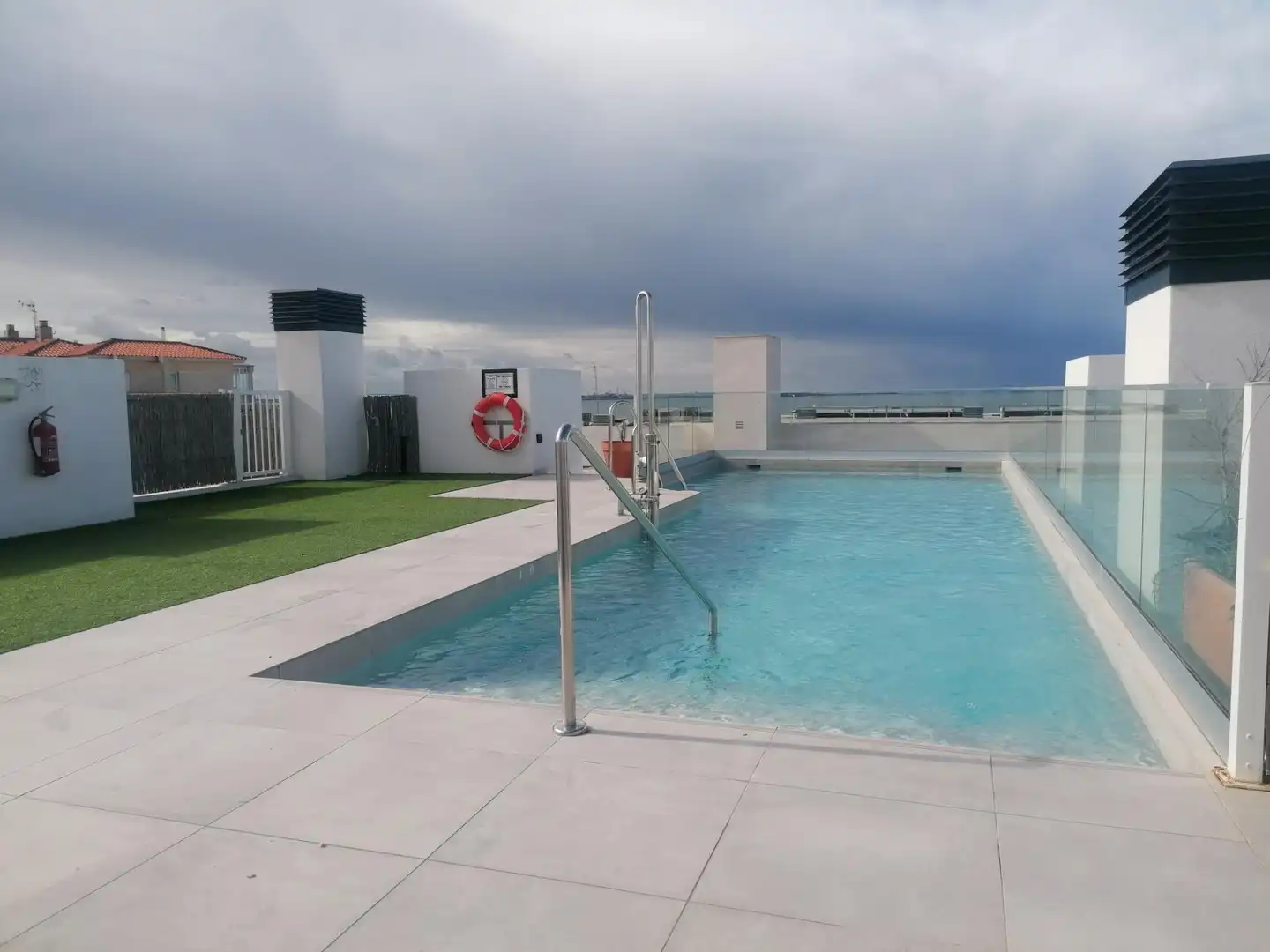 Schwimmbecken von Wohnung zur Miete in El Puerto de Santa María mit Klimaanlage, Heizung und Privatgarten