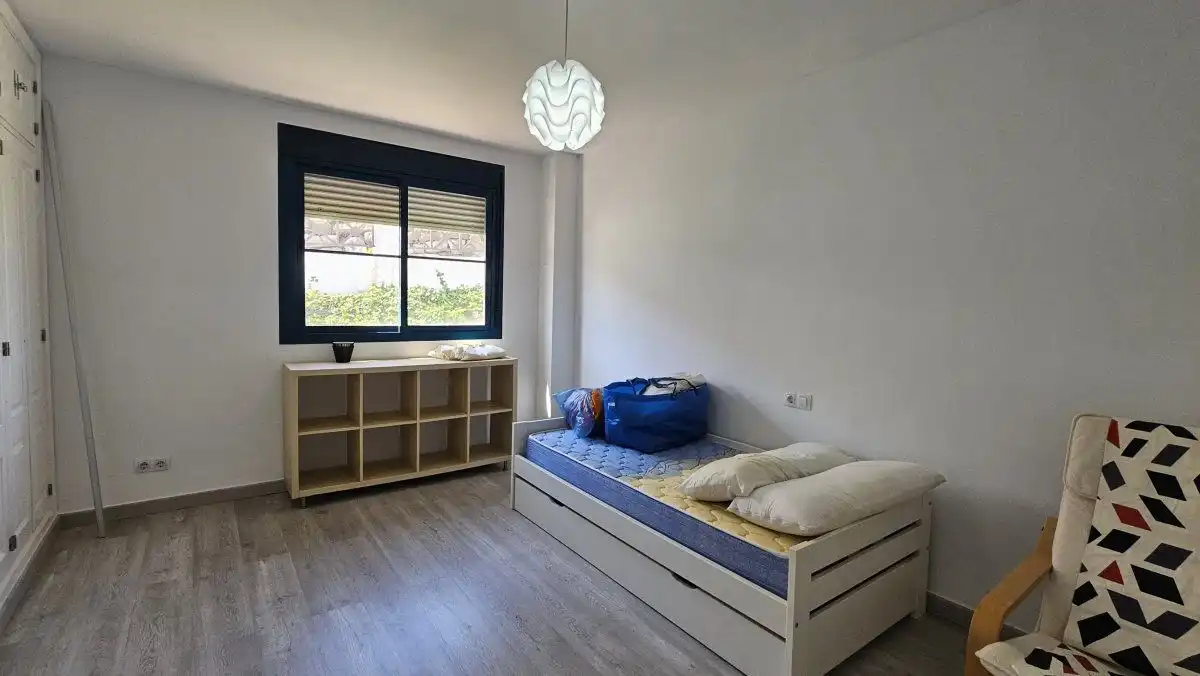 Schlafzimmer von Wohnungen zum Verkauf in La Alcaidesa mit Klimaanlage, Heizung und Terrasse