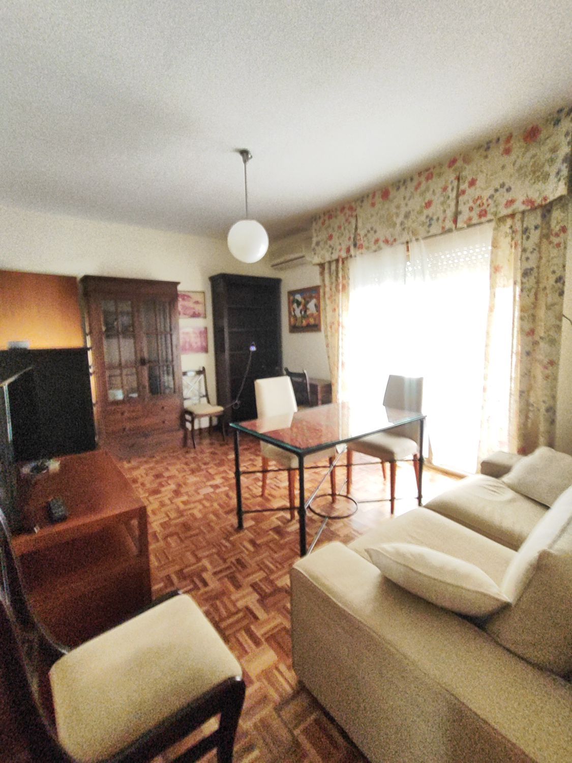 Sala d'estar de Pis de lloguer en  Huelva Capital amb Parquet, Moblat i Balcó