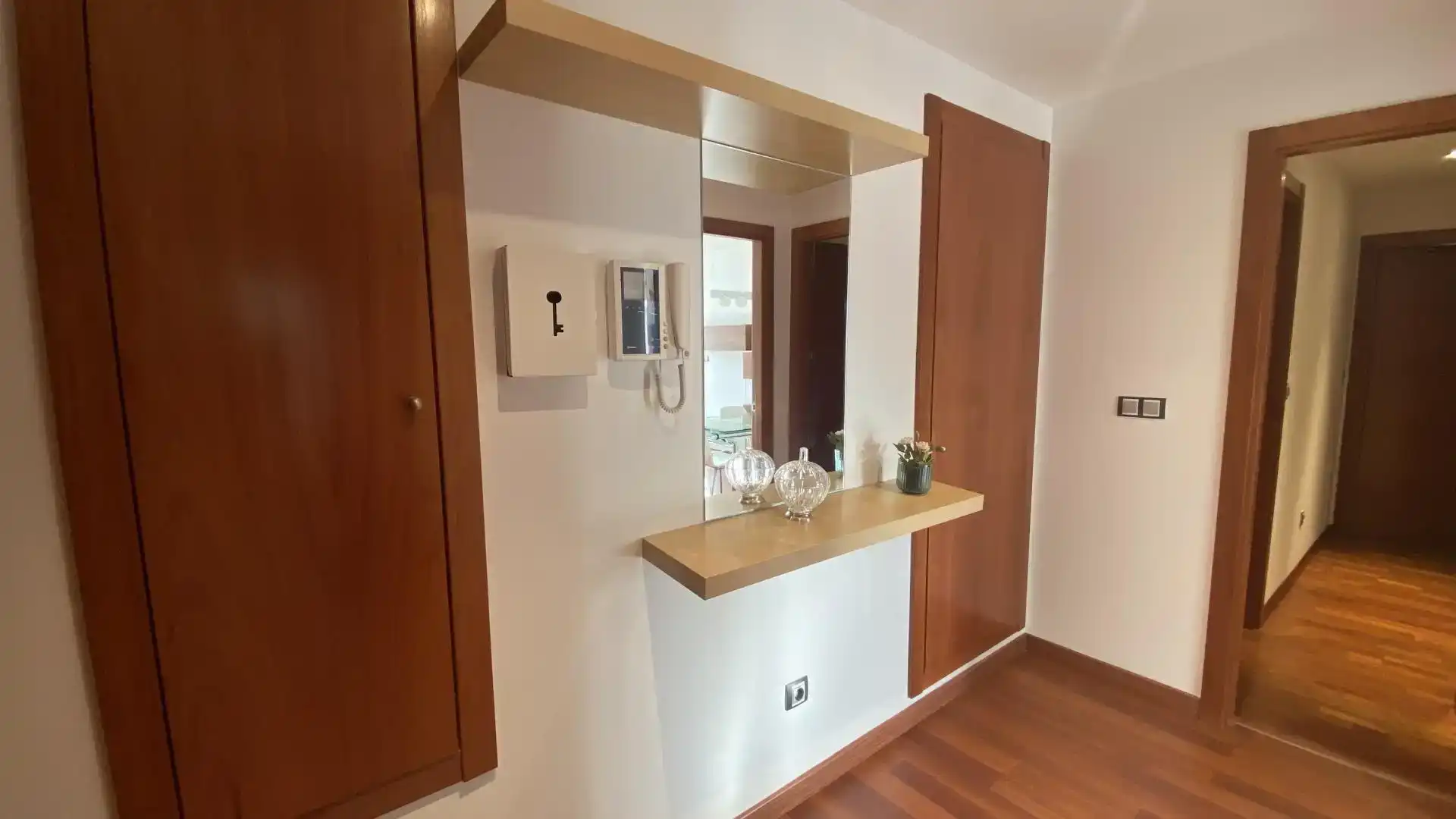 Piso en venta en  Granada Capital con Piscina y Balcón