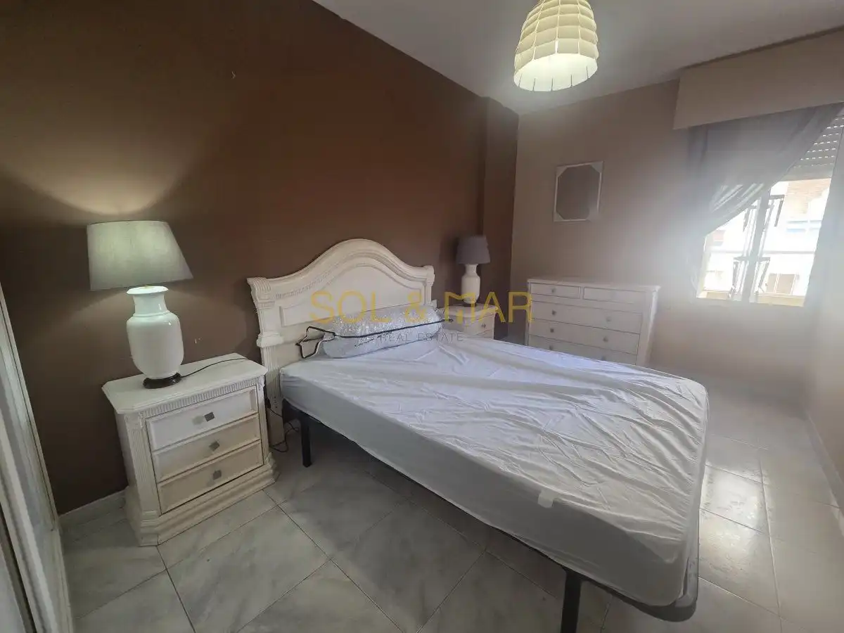 Schlafzimmer von Wohnungen zur Miete in Benalmádena mit Klimaanlage und Terrasse