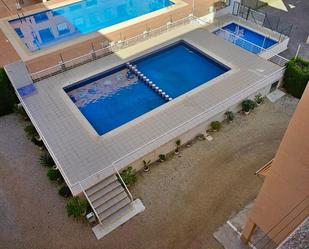 Piscina de Apartament de lloguer en Santa Pola amb Aire condicionat, Terrassa i Balcó