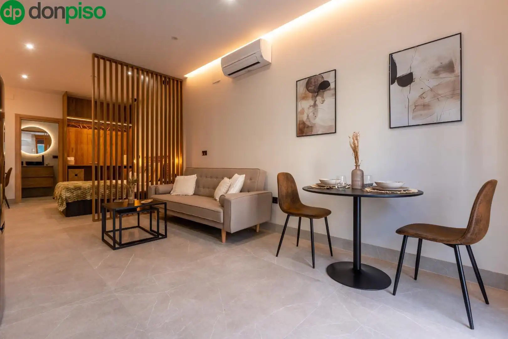 Sala d'estar de Estudi en venda en  Granada Capital amb Aire condicionat i Calefacció