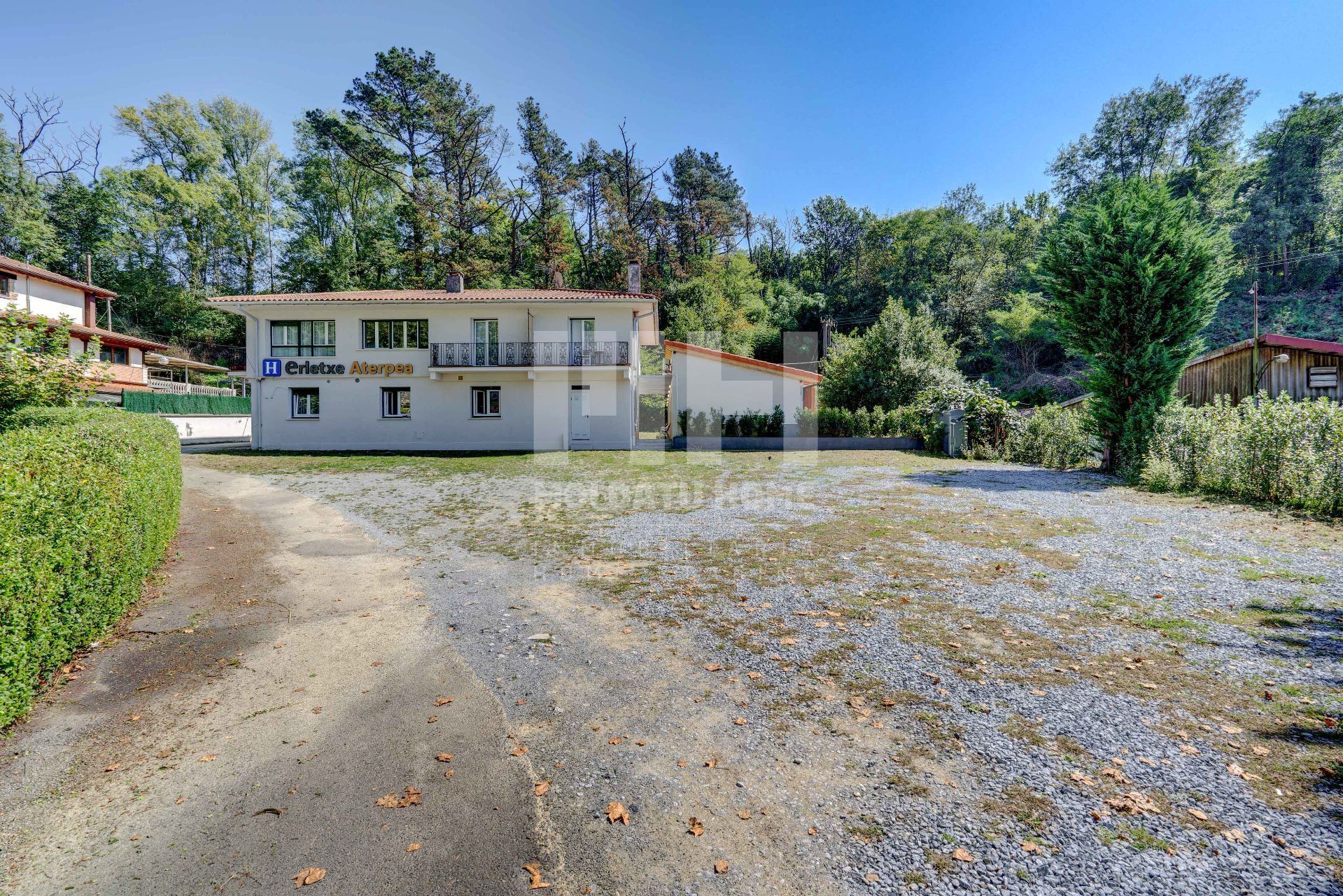 Vista exterior de Casa o xalet en venda en Lezo amb Aire condicionat, Jardí privat i Terrassa