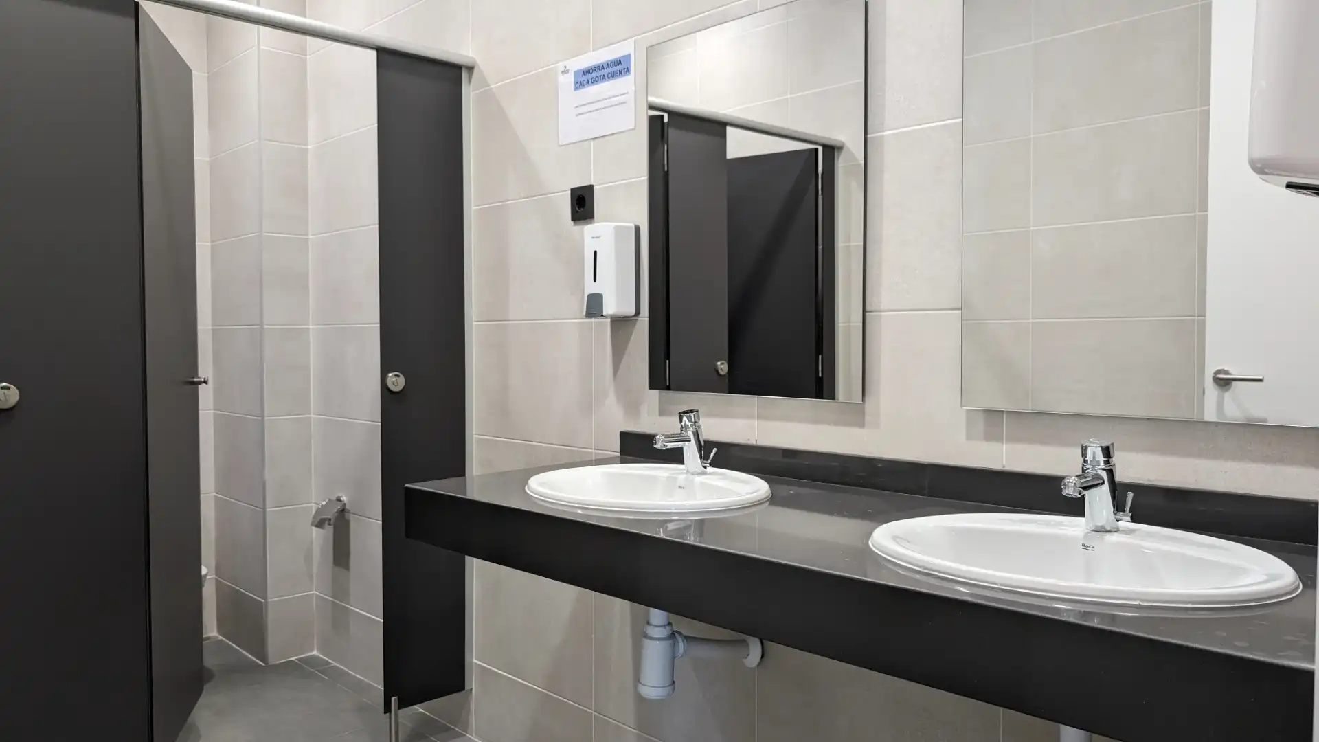 Bathroom of Industrial buildings for rent in Sils  with Heating