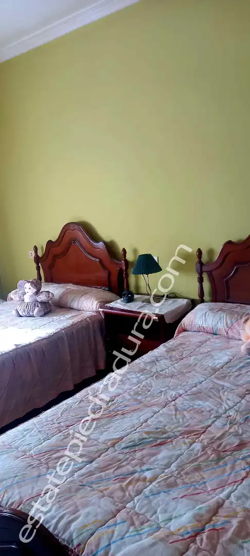 Dormitori de Casa o xalet en venda en Pontevedra Capital  amb Calefacció, Jardí privat i Parquet