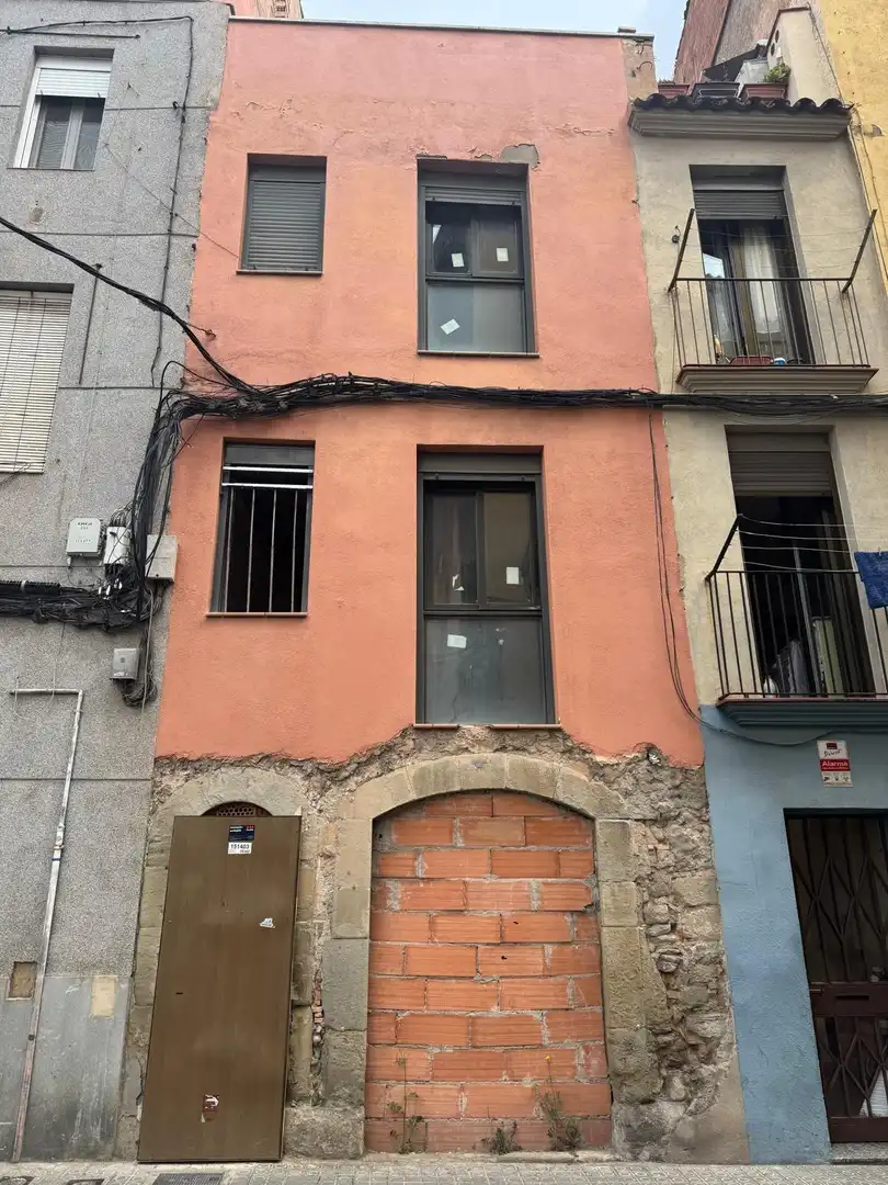 Vista exterior de Edificio en venta en Manresa