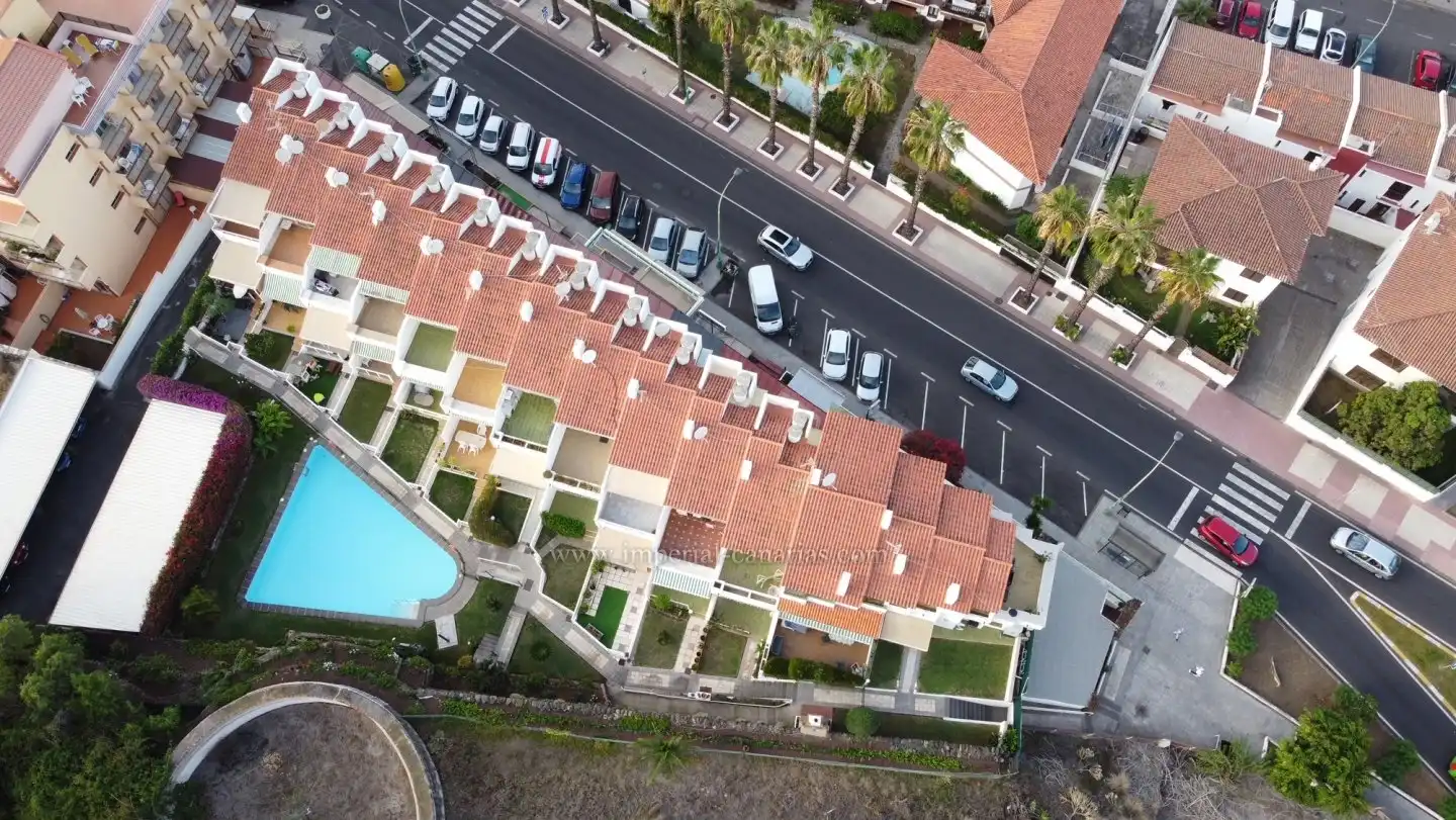 Vista exterior de Casa adosada en venda en Puerto de la Cruz amb Aire condicionat, Jardí privat i Terrassa