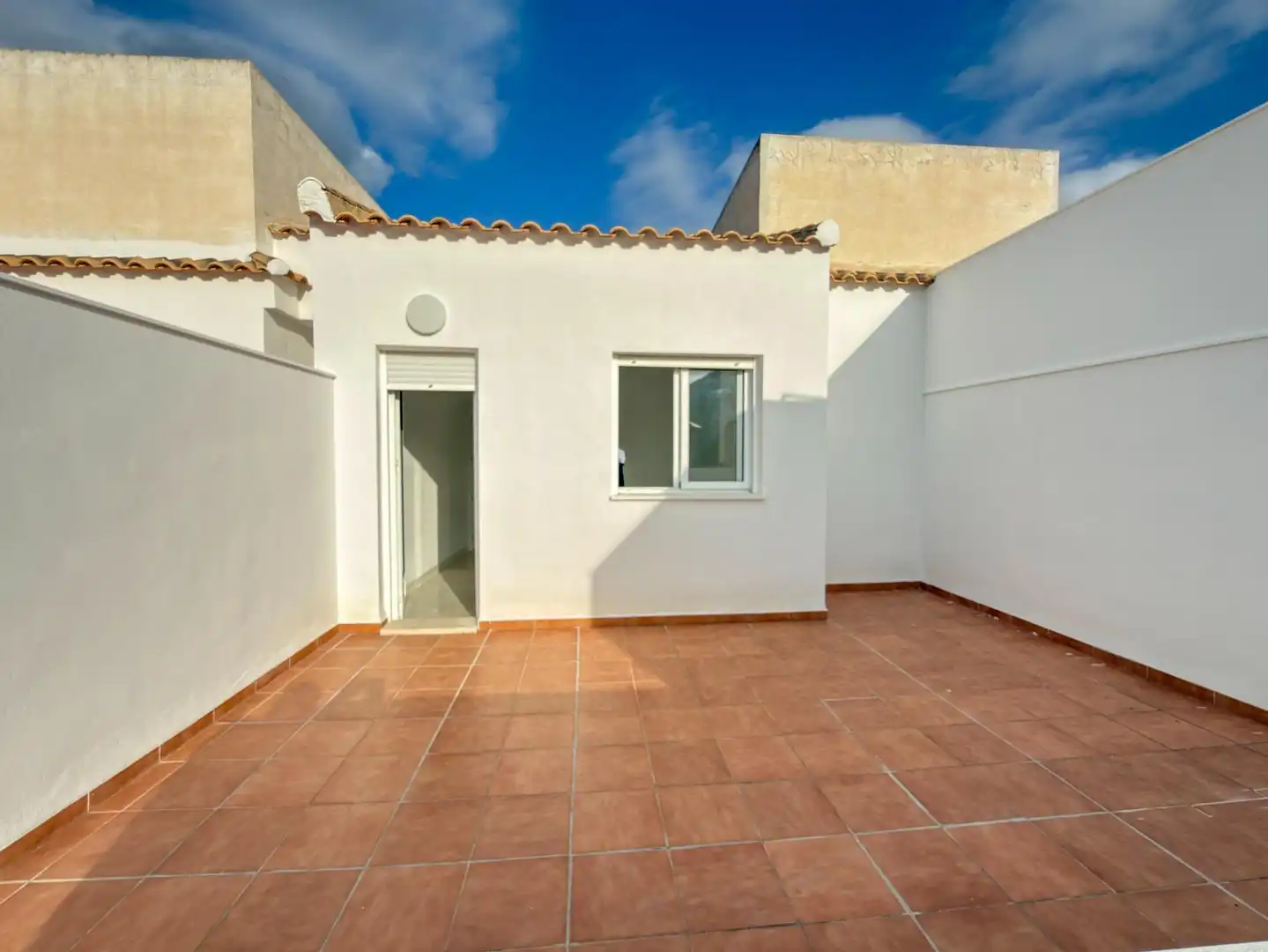Vista exterior de Dúplex en venta en Cox con Terraza, Trastero y Amueblado
