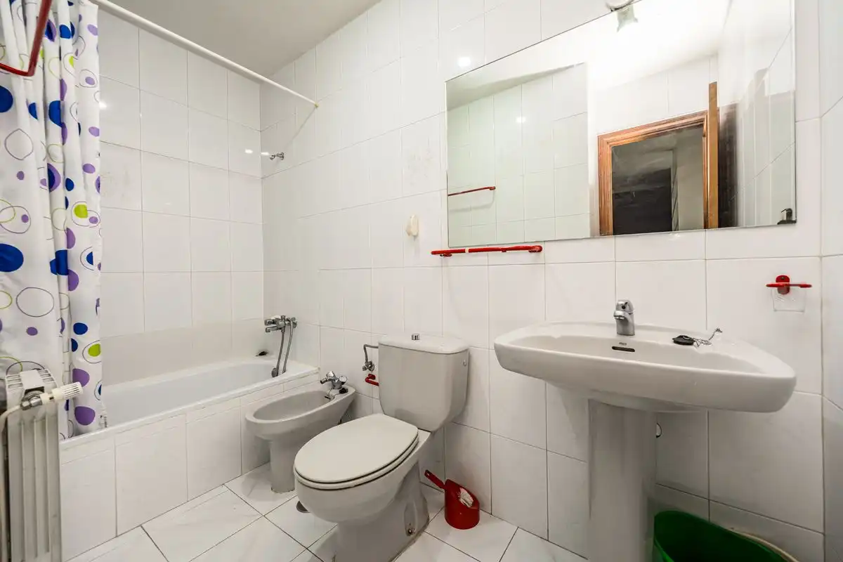Bany de Casa o xalet en venda en Madrid amb Aire condicionat, Calefacció i Jardí privat