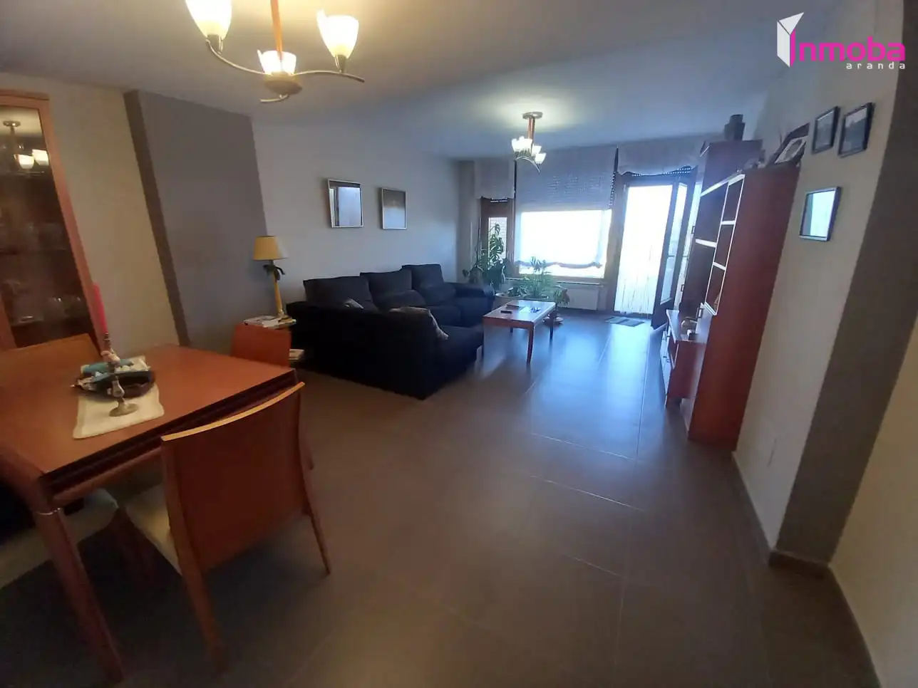 Sala d'estar de Casa o xalet en venda en Aranda de Duero amb Calefacció, Jardí privat i Parquet