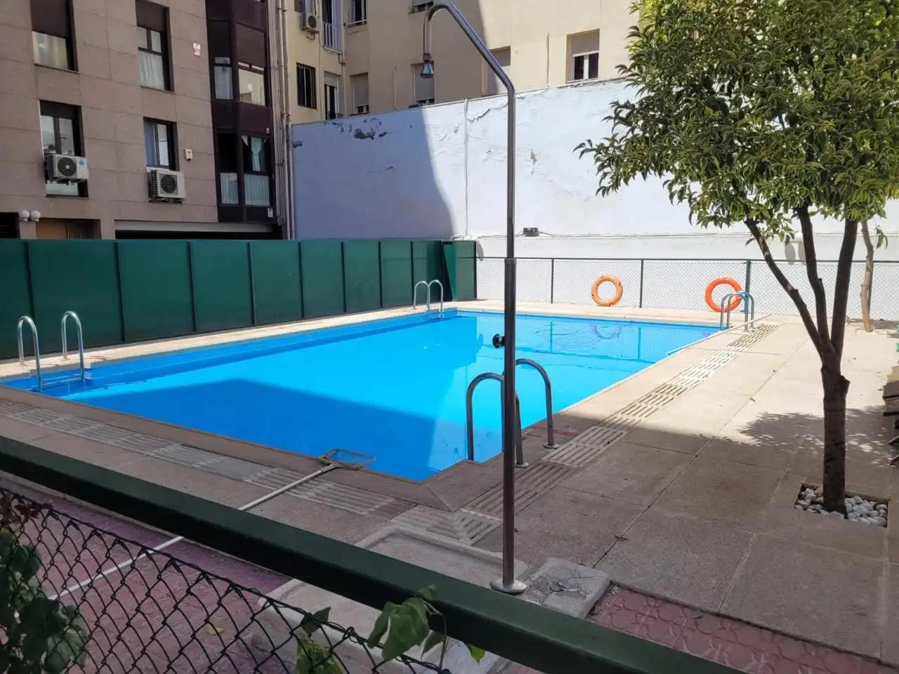 Schwimmbecken von Wohnung zum Verkauf in Madrid mit Klimaanlage und Terrasse