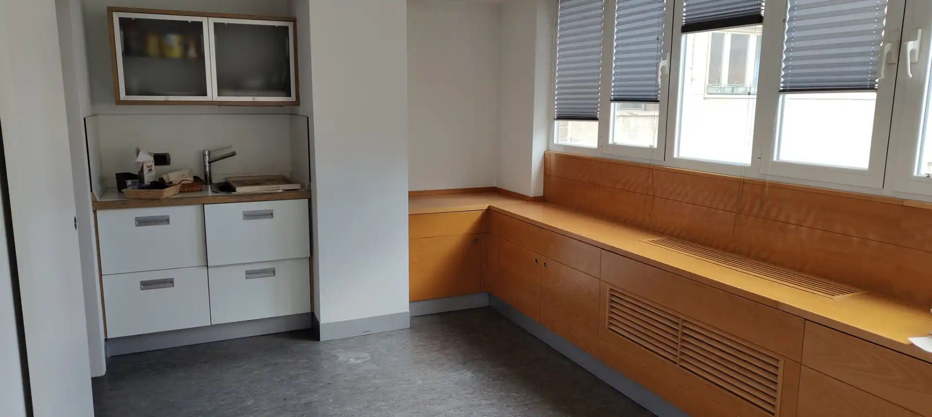 Cuina de Oficina en venda en  Pamplona / Iruña amb Moblat