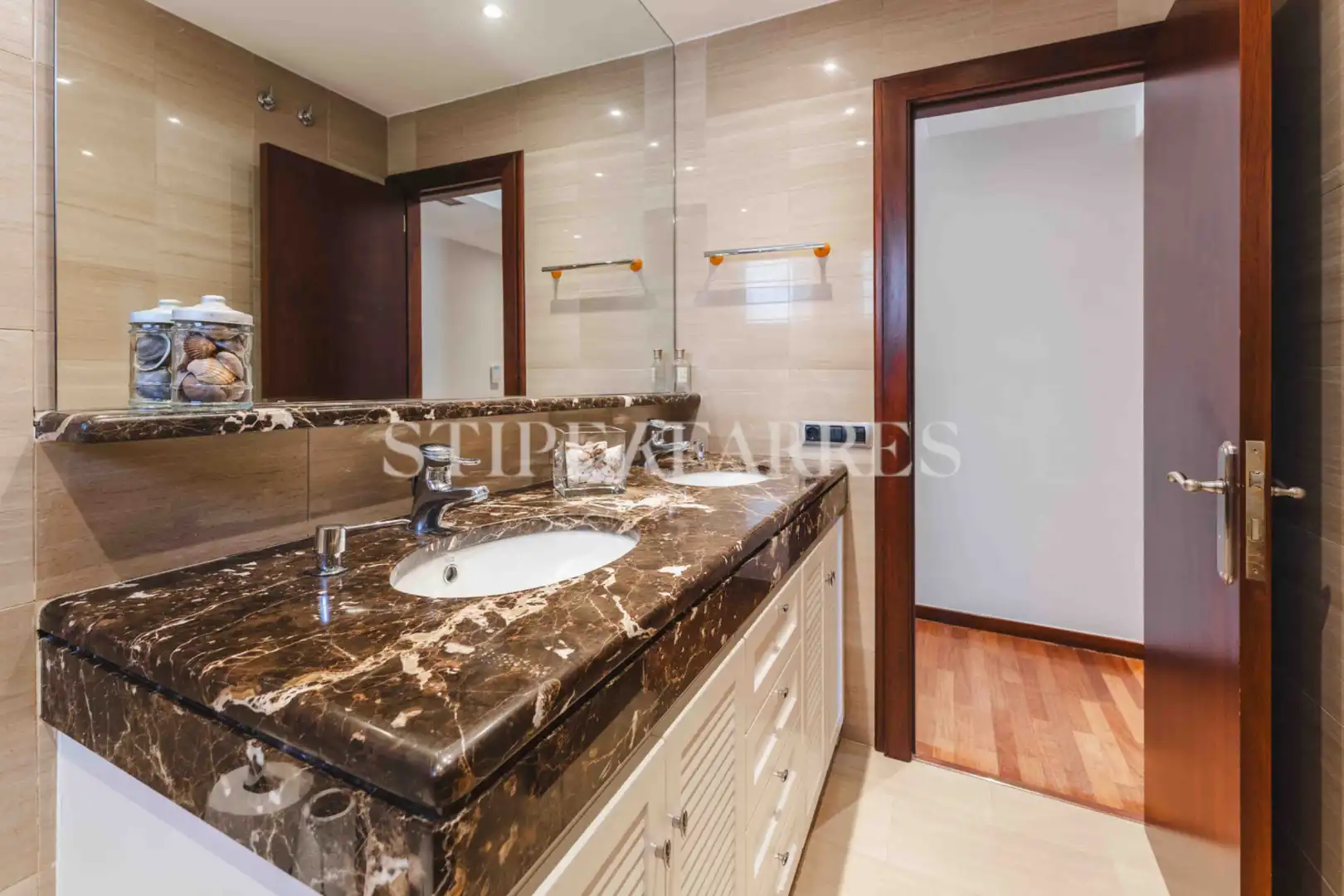 Badezimmer von Haus oder Chalet zum Verkauf in Barcelona mit Klimaanlage, Heizung und Privatgarten