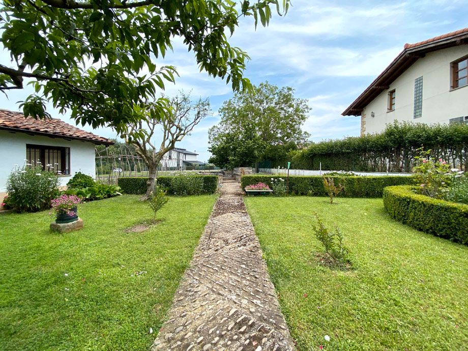 Jardí de Casa o xalet en venda en Vitoria - Gasteiz amb Calefacció, Jardí privat i Moblat