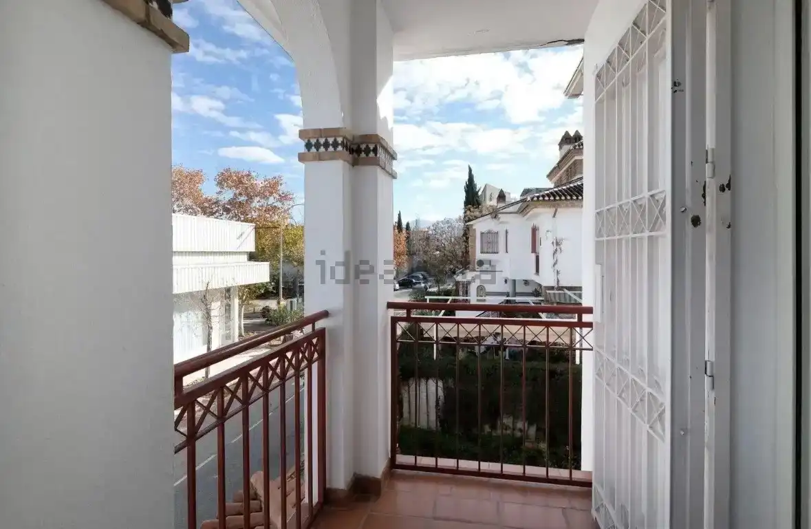 Vista exterior de Casa adosada en venda en  Granada Capital amb Aire condicionat i Balcó