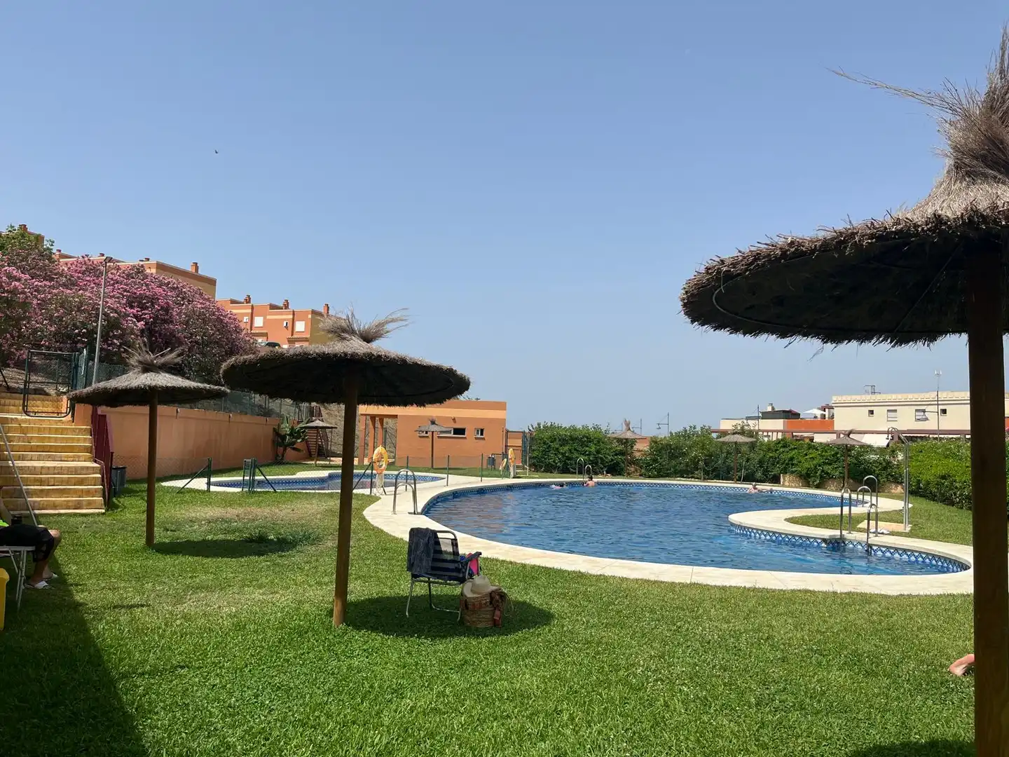 Piscina de Casa adosada en venta en Vélez-Málaga con Aire acondicionado, Calefacción y Jardín privado