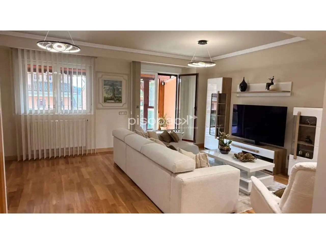 Sala de estar de Casa adosada en venta en Berrioplano / Berriobeiti con Calefacción, Jardín privado y Parquet