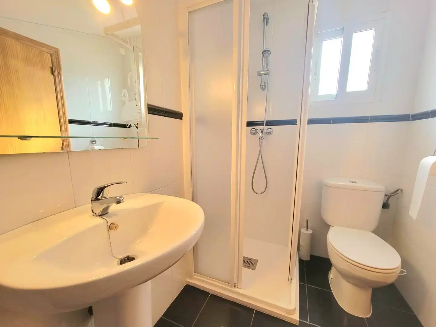 Baño de Casa adosada en venta en Torrevieja con Aire acondicionado, Terraza y Trastero