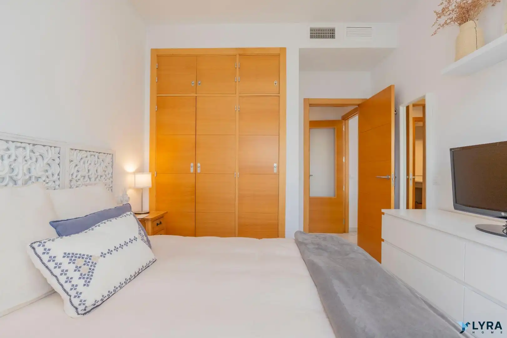 Bedroom of Flat for sale in Sevilla  with Air Conditioner, Heating and Furnished