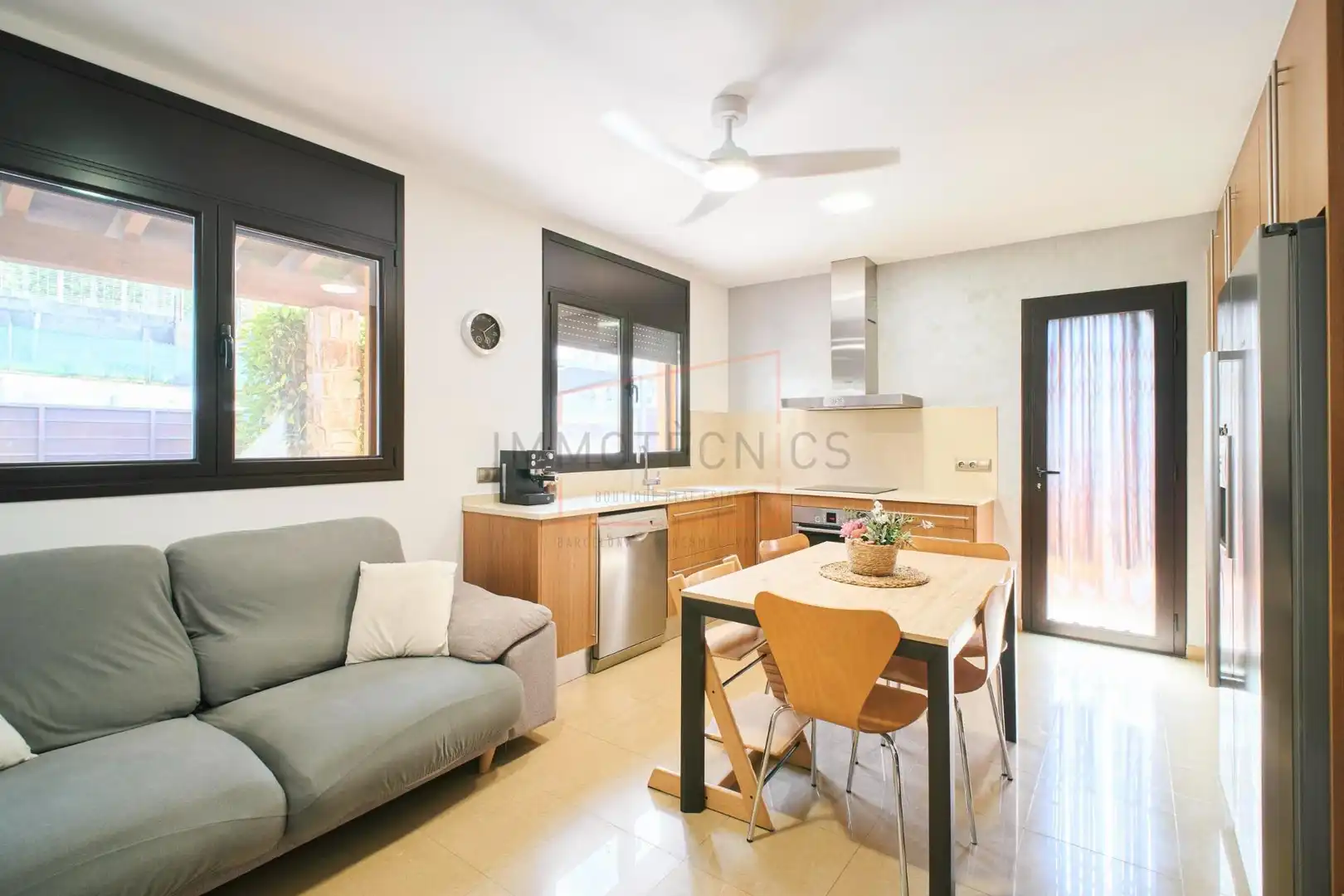 Sala d'estar de Casa o xalet en venda en Vilanova del Vallès amb Jardí privat, Terrassa i Piscina