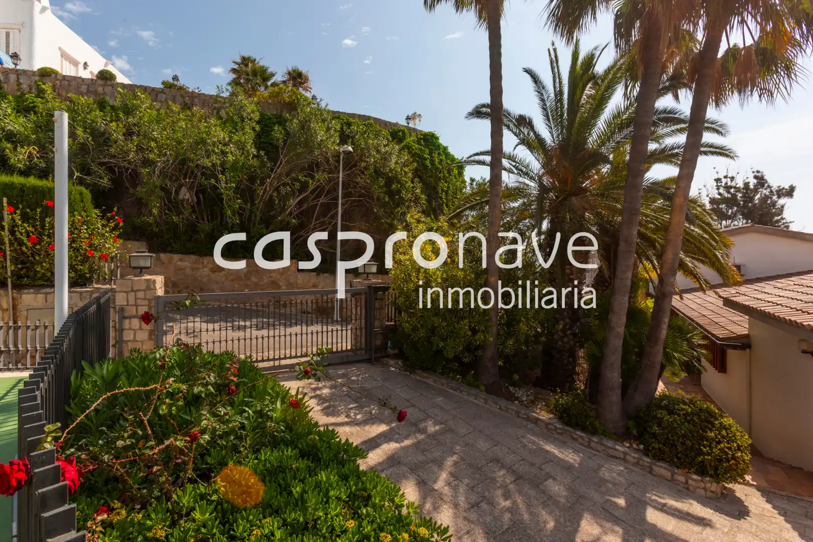 Vista exterior de Casa o xalet en venda en Oropesa del Mar / Orpesa amb Jardí privat, Terrassa i Piscina
