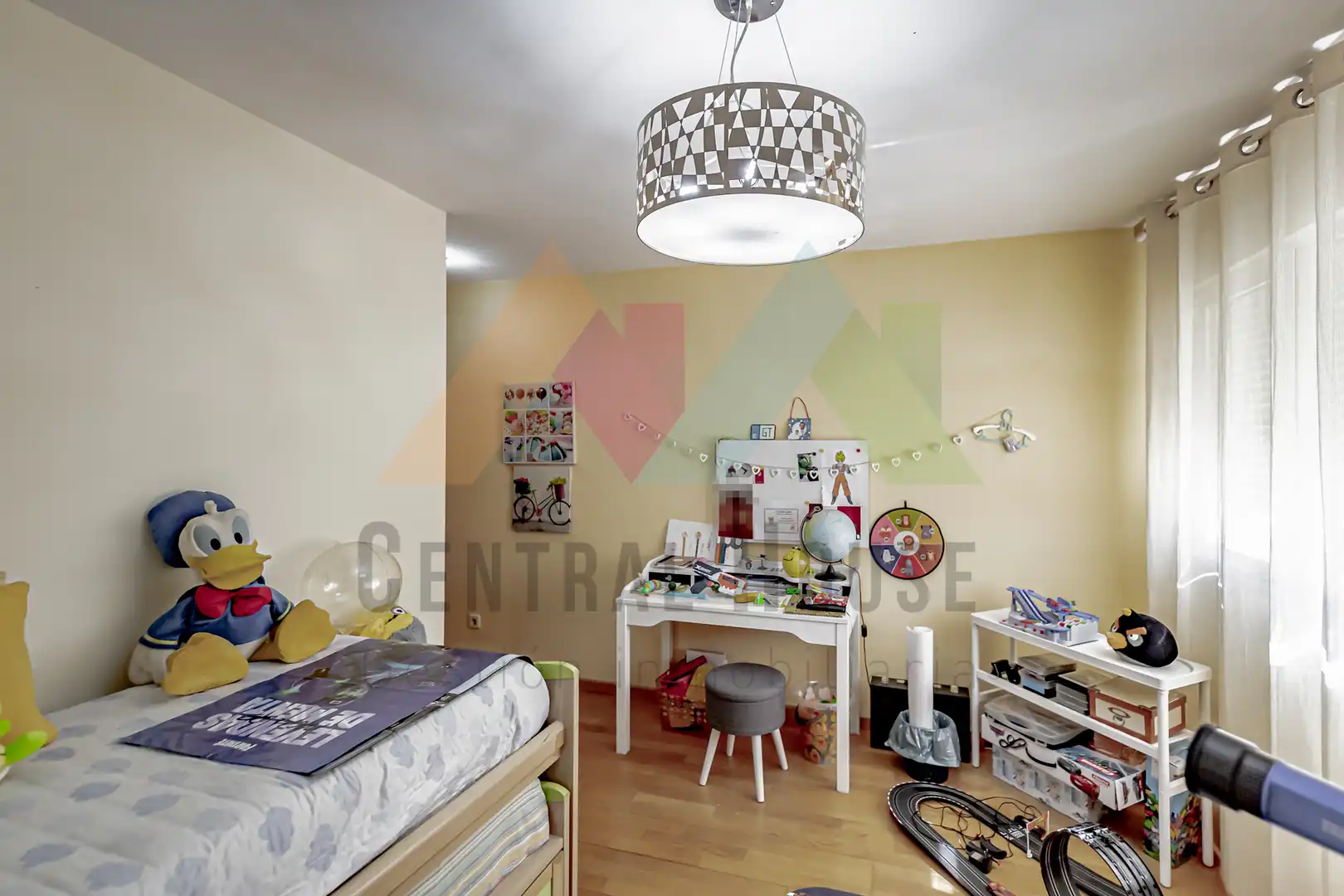 Habitación de Casa adosada en venta en Guadalajara con Aire acondicionado, Calefacción y Jardín privado