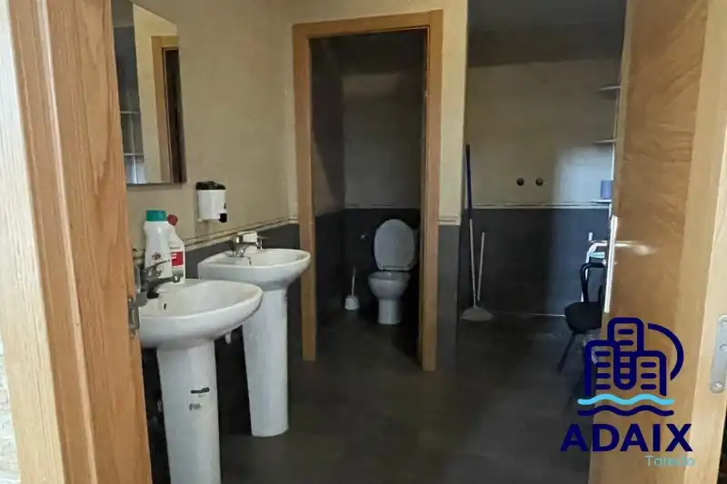 Bathroom of Industrial buildings for sale in Madridejos