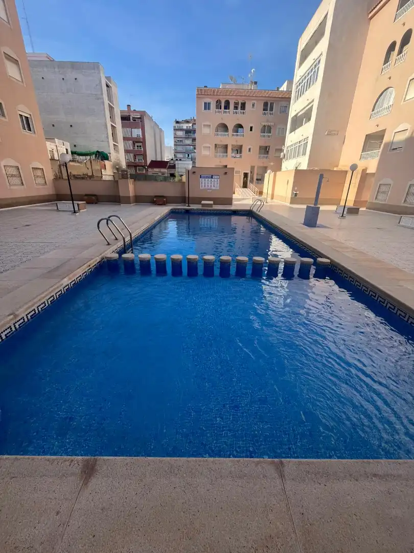 Piscina de Apartament en venda en Torrevieja amb Aire condicionat, Terrassa i Forn