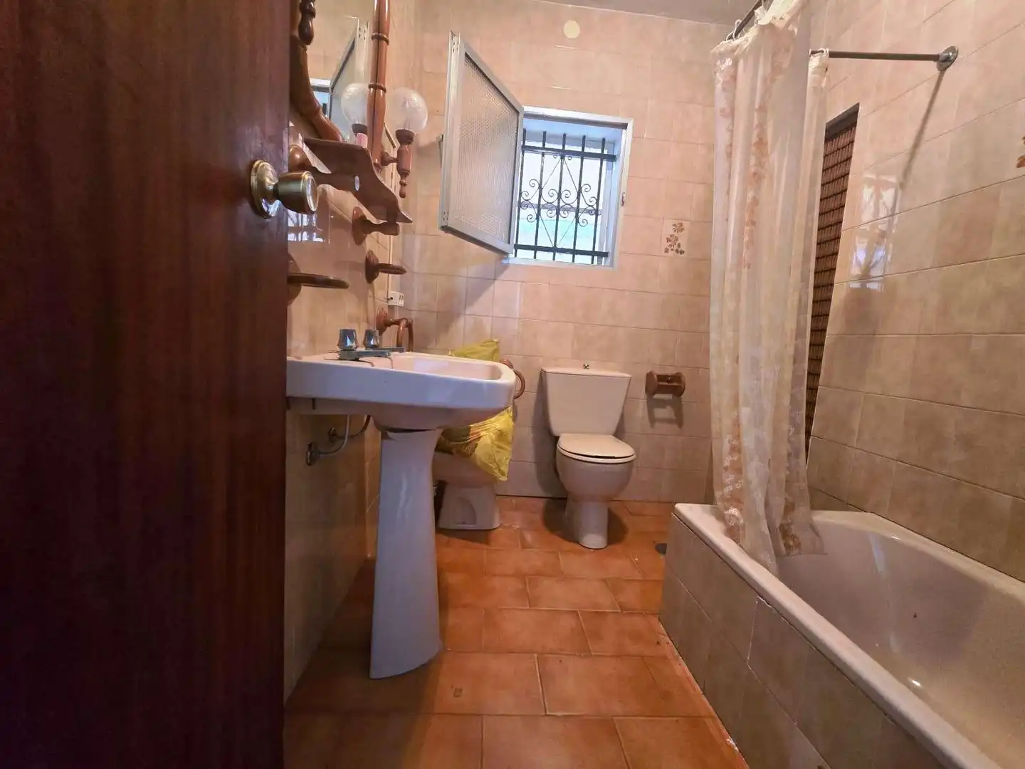 Baño de Casa o chalet en venta en Valencina de la Concepción con Terraza, Trastero y Piscina