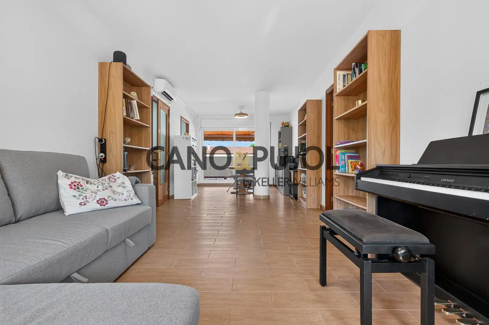 Sala de estar de Ático en venta en Rubí con Aire acondicionado, Calefacción y Jardín privado