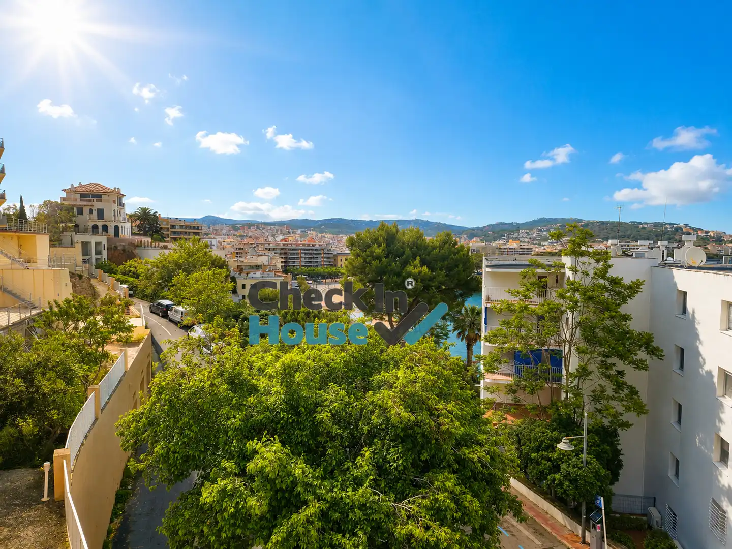 Vista exterior de Casa adosada en venta en Sant Feliu de Guíxols con Calefacción, Terraza y Balcón
