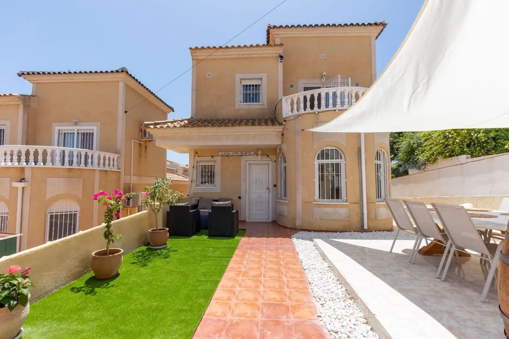 Außenansicht von Haus oder Chalet zur Miete in San Miguel de Salinas mit Klimaanlage, Heizung und Privatgarten