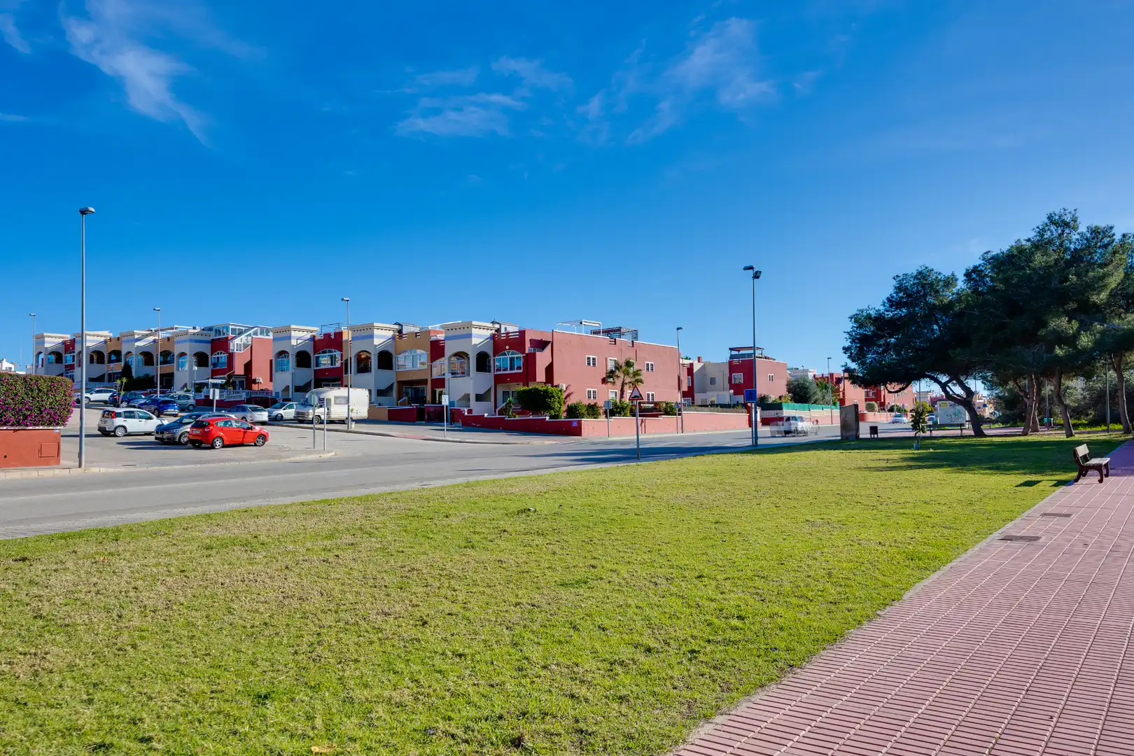 Vista exterior de Pis en venda en Orihuela amb Aire condicionat, Jardí privat i Terrassa