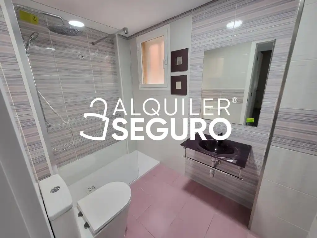 Bany de Pis de lloguer en Móstoles amb Calefacció i Piscina