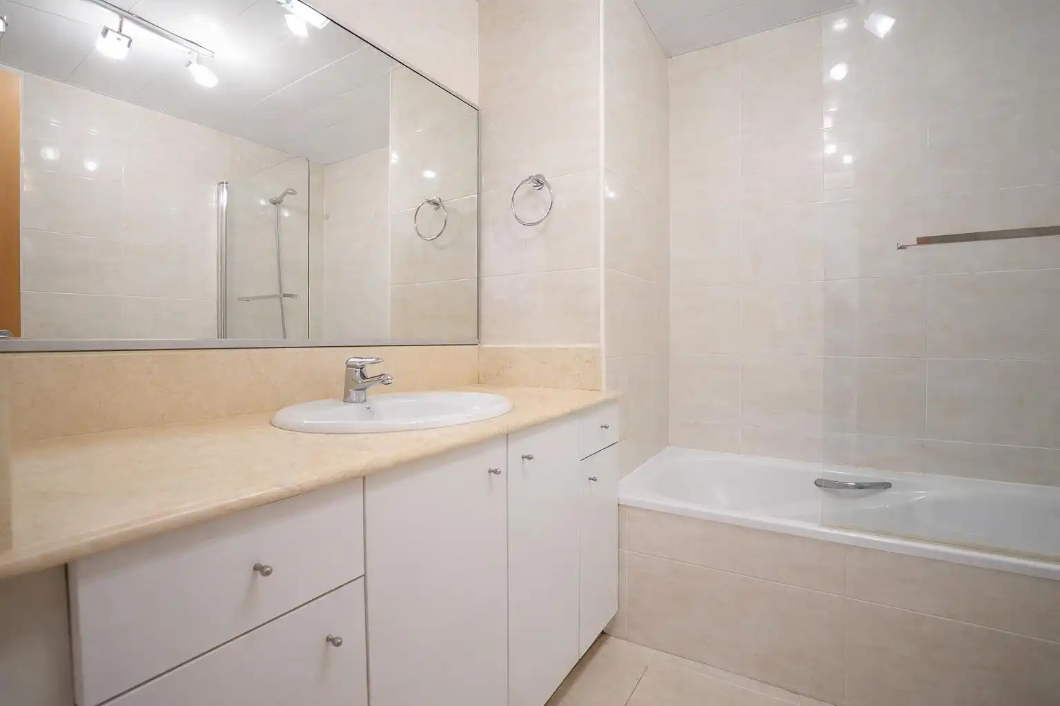 Bathroom of Flat for sale in Salou  with Air Conditioner, Heating and Private garden