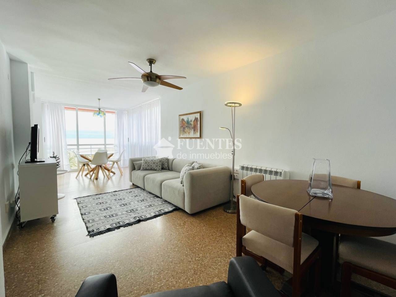 Sala d'estar de Pis de lloguer en Alicante / Alacant amb Calefacció, Moblat i Alarma