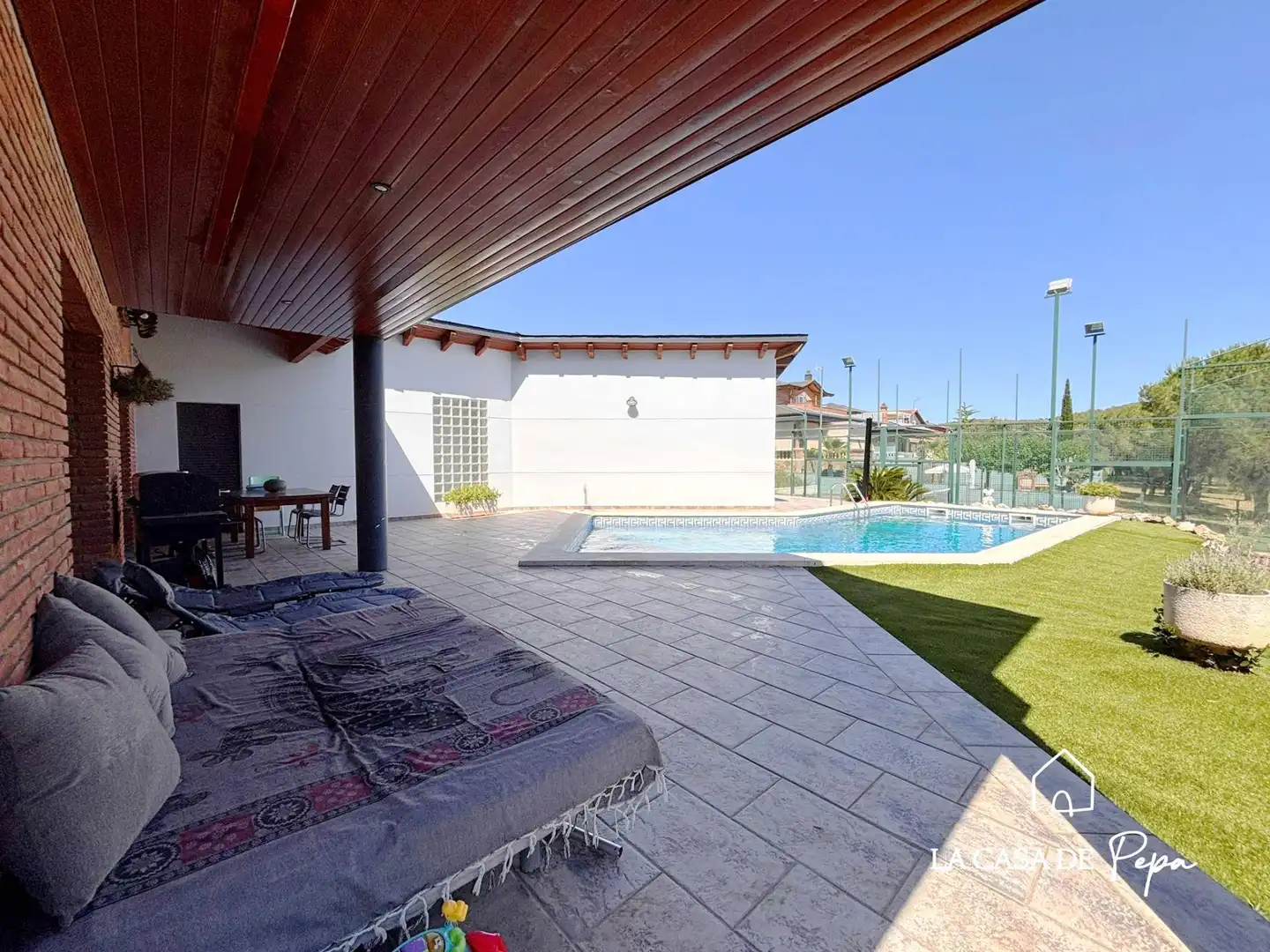 Terrasse von Haus oder Chalet zum Verkauf in Begues mit Heizung und Schwimmbad