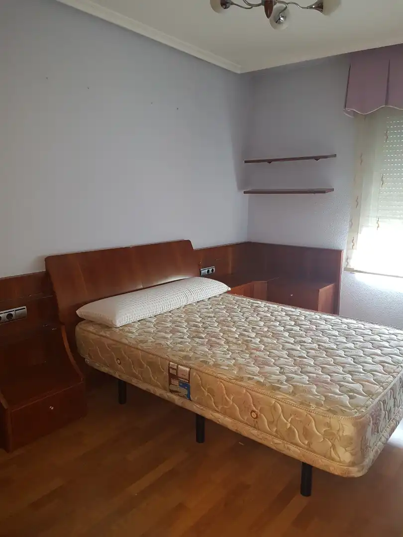 Schlafzimmer von Wohnungen zur Miete in Albacete mit Heizung, Parkett und Abstellraum