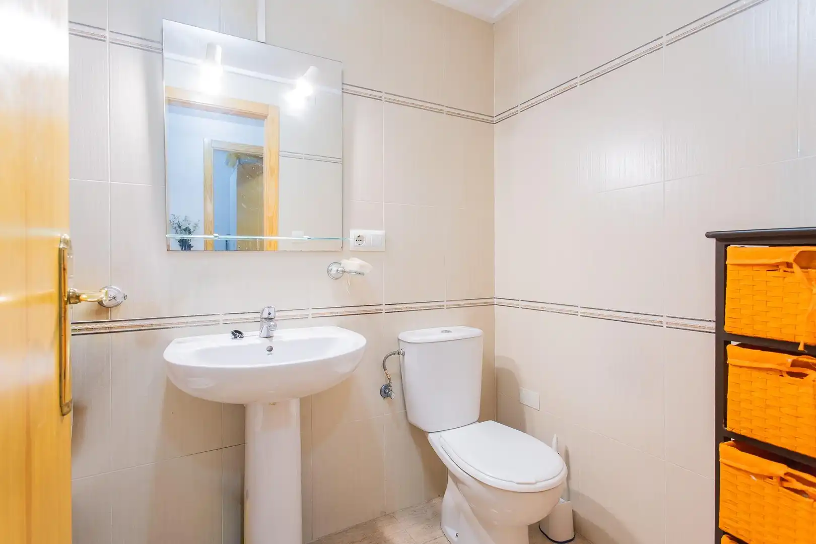 Bany de Apartament en venda en Torrevieja amb Aire condicionat, Terrassa i Piscina comunitària