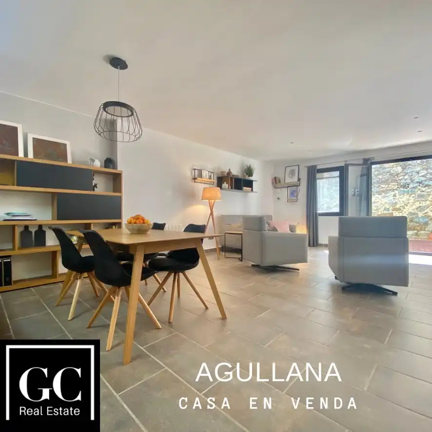 Sala d'estar de Casa adosada en venda en Agullana amb Calefacció i Terrassa