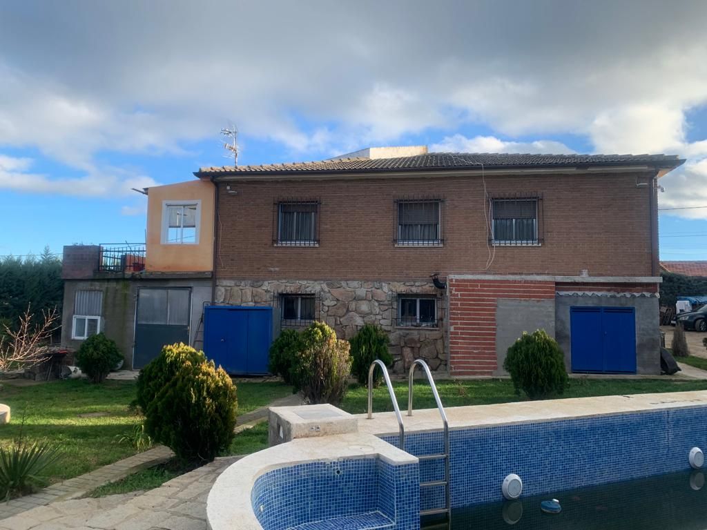 Exterior view of House or chalet for sale in Fresnedillas de la Oliva  with Heating, Terrace and Storage room