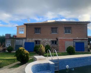 Exterior view of House or chalet for sale in Fresnedillas de la Oliva  with Heating, Terrace and Storage room