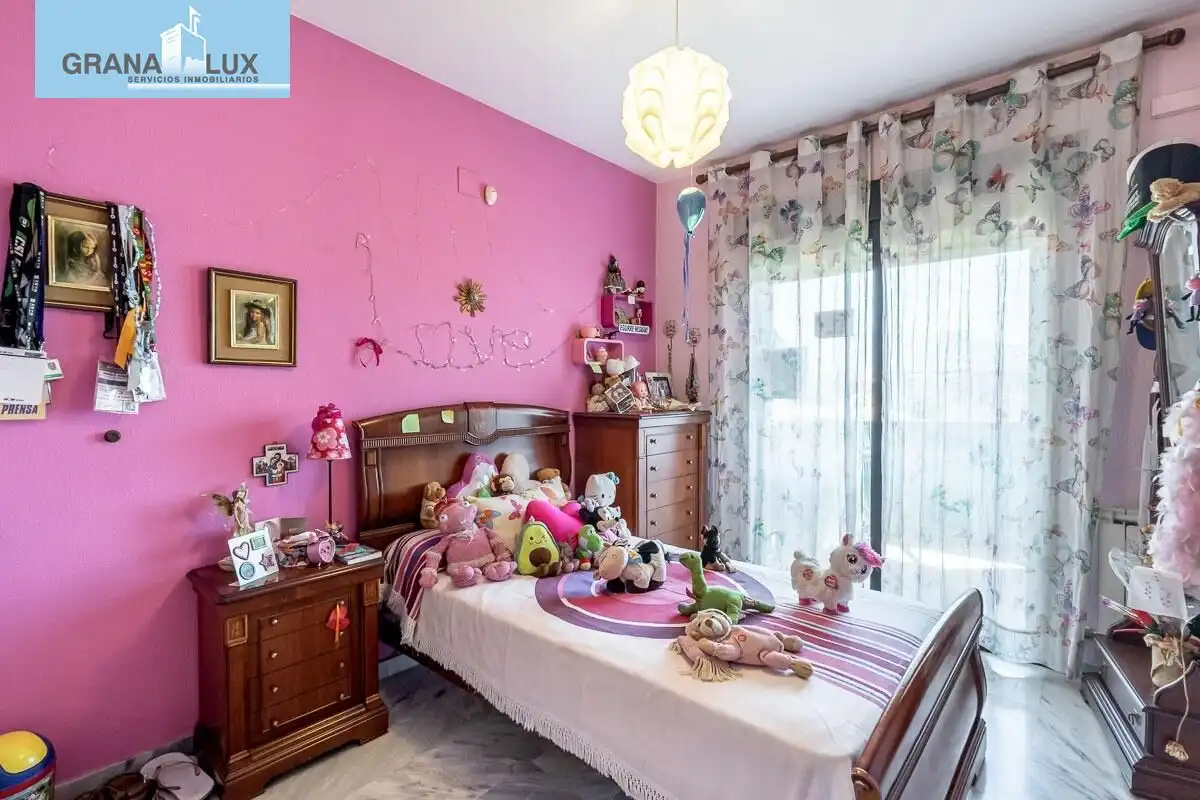 Bedroom of Flat for sale in Granada  with Air Conditioner, Heating and Terrace