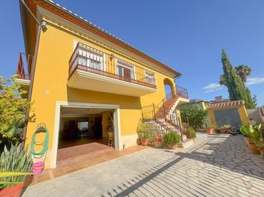 Xalet amb piscina en venda a Calle d'Isa Tròlec 8