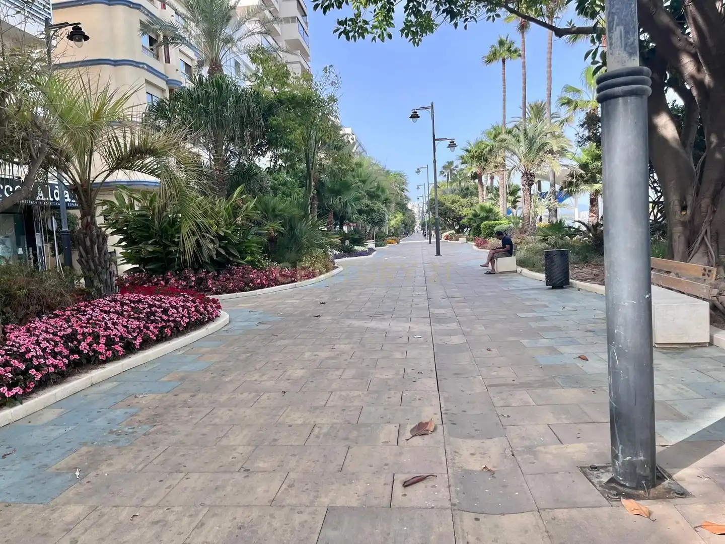 Vista exterior de Pis en venda en Estepona amb Aire condicionat