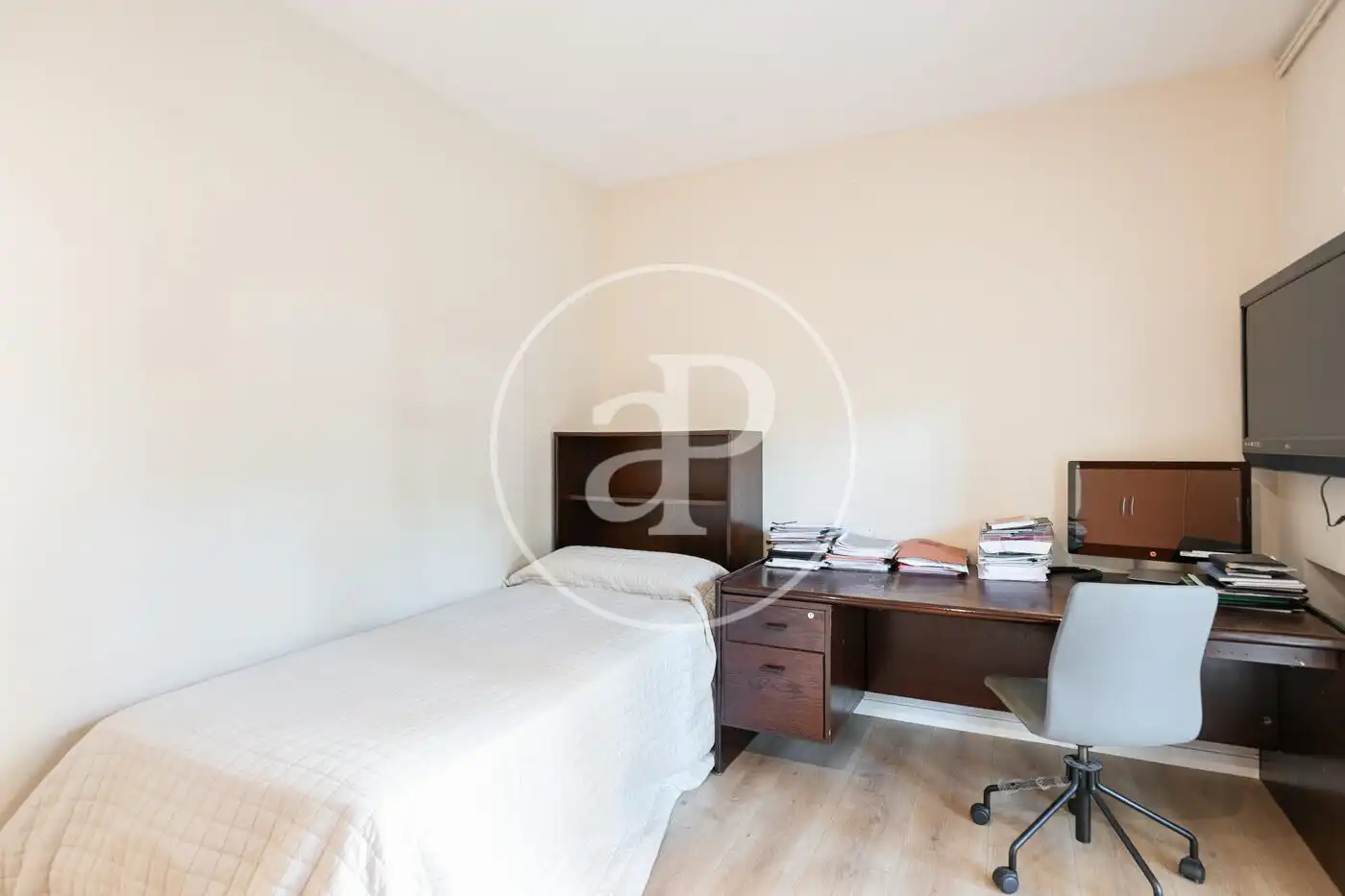 Habitación de Piso en venta en Barcelona con Calefacción, Jardín privado y Terraza
