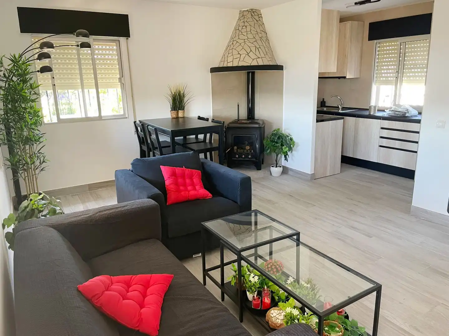 Sala d'estar de Casa o xalet en venda en Santa Cruz del Retamar amb Calefacció, Jardí privat i Terrassa