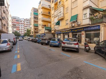 Local comercial en venda a Calle Ángel Barrios